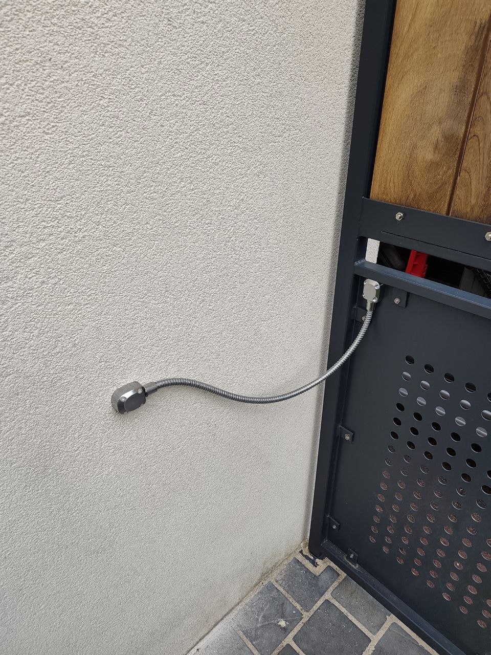 Installation visiophone connecté sur portillon