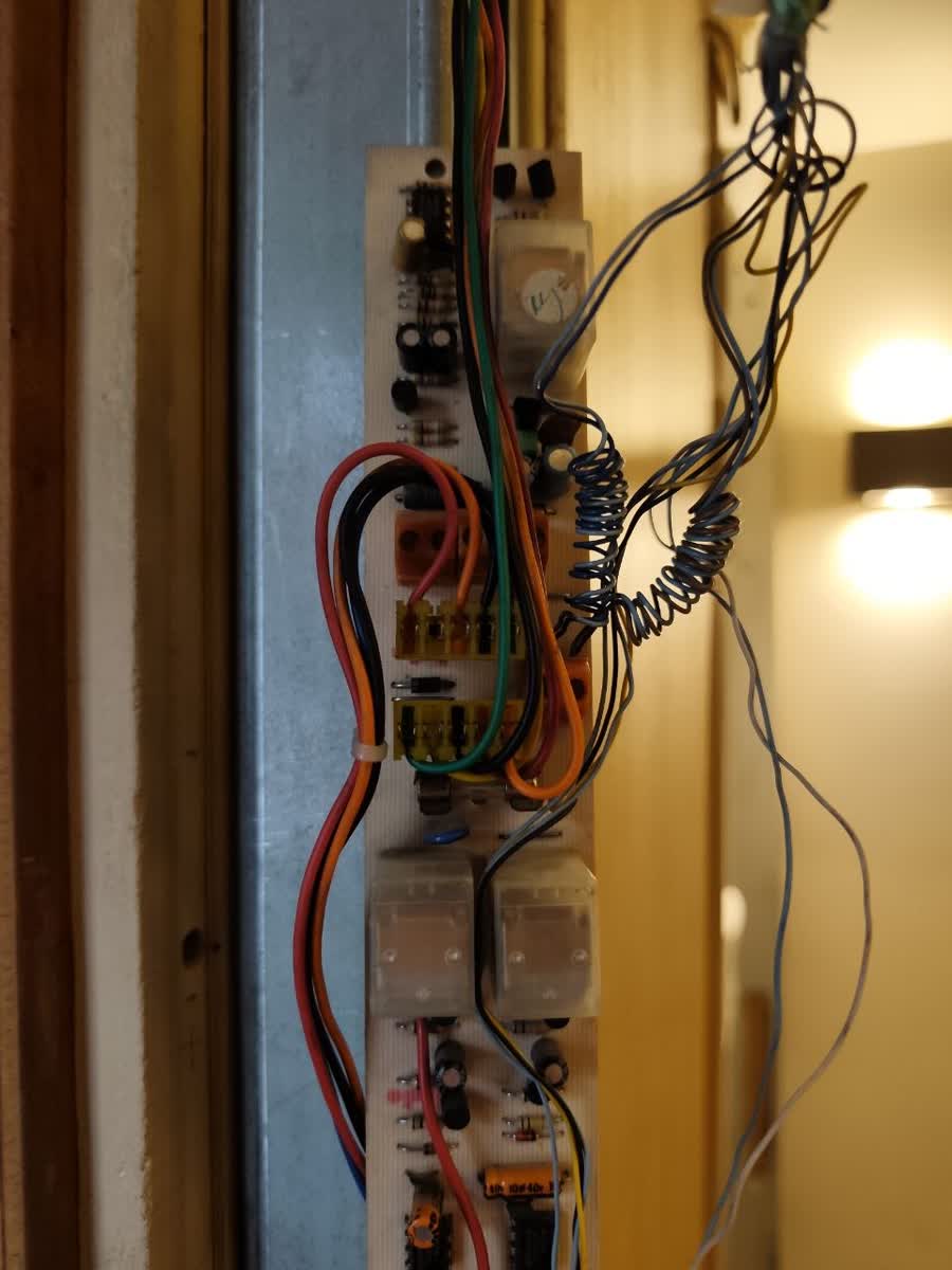 Carte électronique de porte blindée automatique déposée à Neuilly-sur-Seine