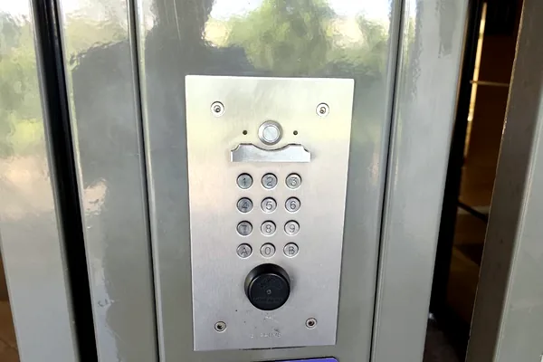 Remplacement digicode Aiphone à Issy