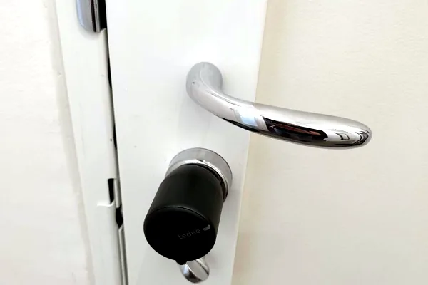 Serrure connectée Tedee Pro à Issy