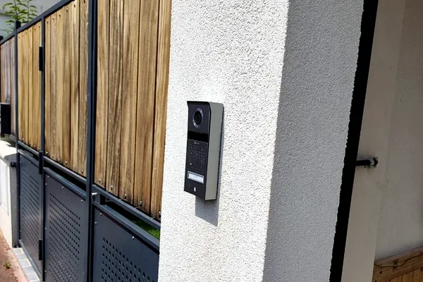Visiophone Ezviz et serrure JPM